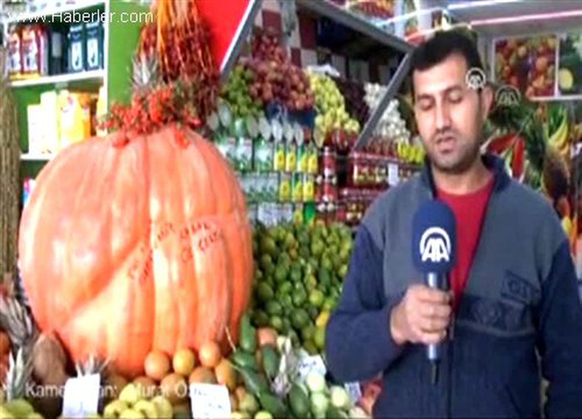 Narlıdere\'de 136 Kiloluk Kabak Yetiştirildi