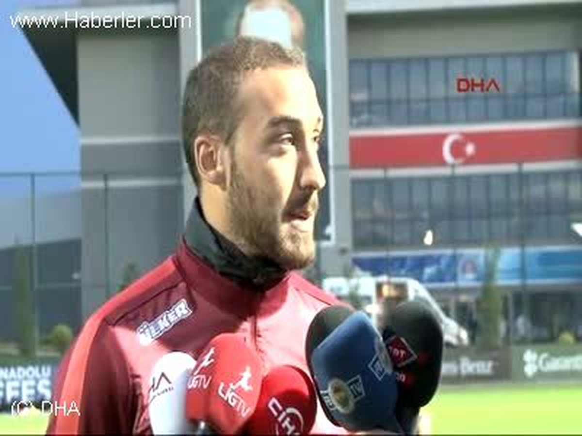 A Milli Futbolcu Cenk Tosun Takım Olarak Çok Kenetlendik ve Dünya Kupası\'na Gitmeyi Çok İstiyoruz
