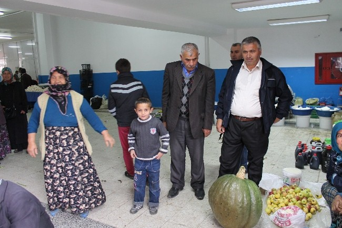 Akdağmadeni İlçesinde Bir Çiftçi 30 Kiloluk Bal Kabağı Yetiştirdi