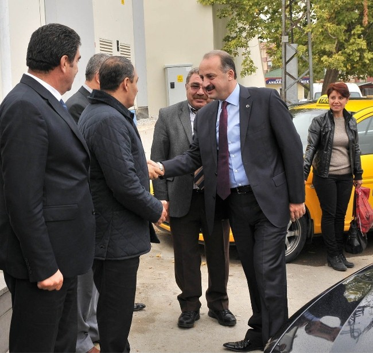 Akgül ve Yiğiner\'den Yenilenen Taksi Durağına Ziyaret