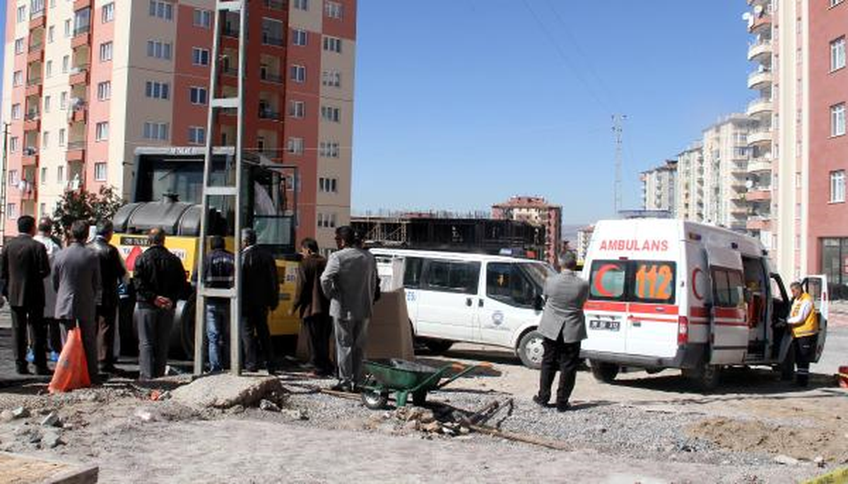 Asfaltlama Yaparken Silindir Altında Kalan İşçi Öldü