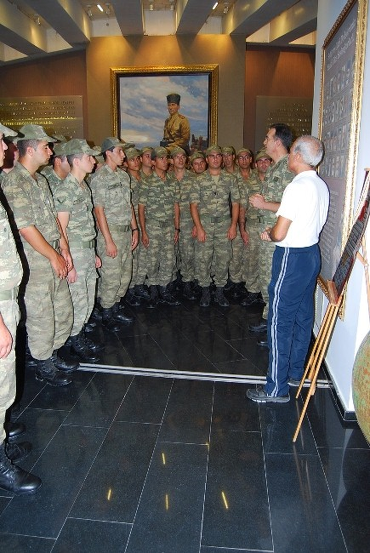 Çanakkale Şehitleri Anıtı\'na Anlamlı Ziyaret