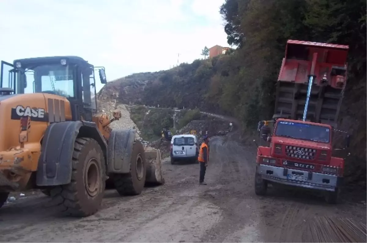 Çöken Ölüm Yolunda Çalışma Başlatıldı