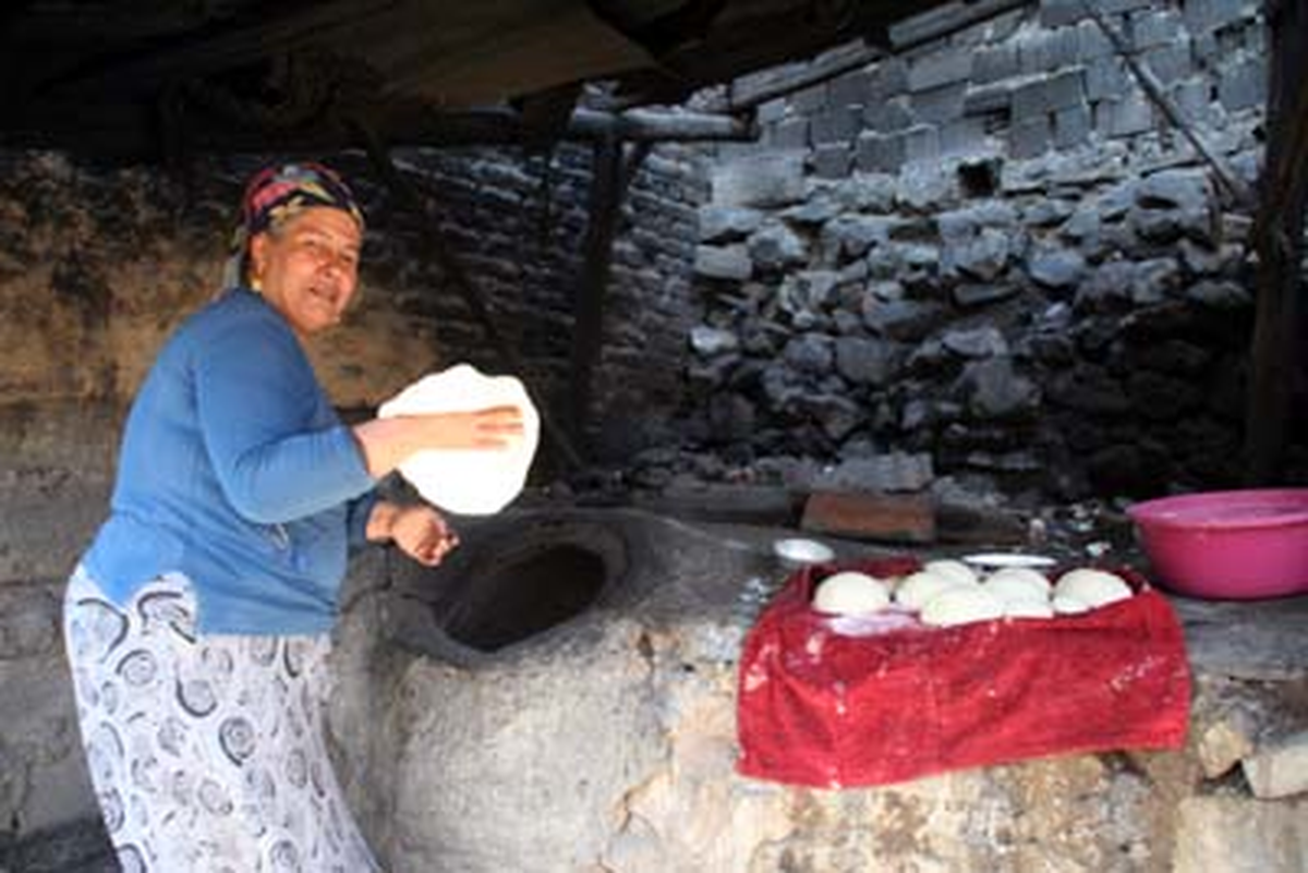 Diyarbakır\'da Tandır Geleneği Devam Ediyor