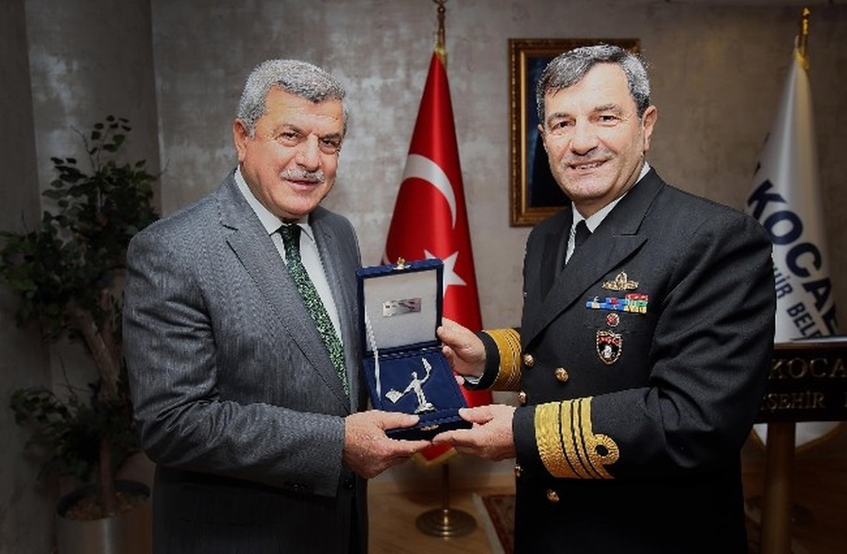 Donanma Komutanından Başkan Karaosmanoğlu\'na Ziyaret