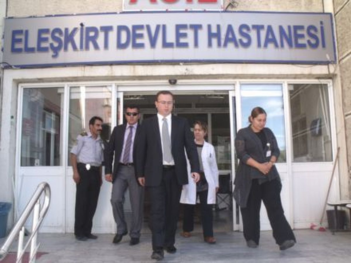 Eleşkirt Kaymakamı Zadeleroğlu\'ndan Hastane Ziyareti