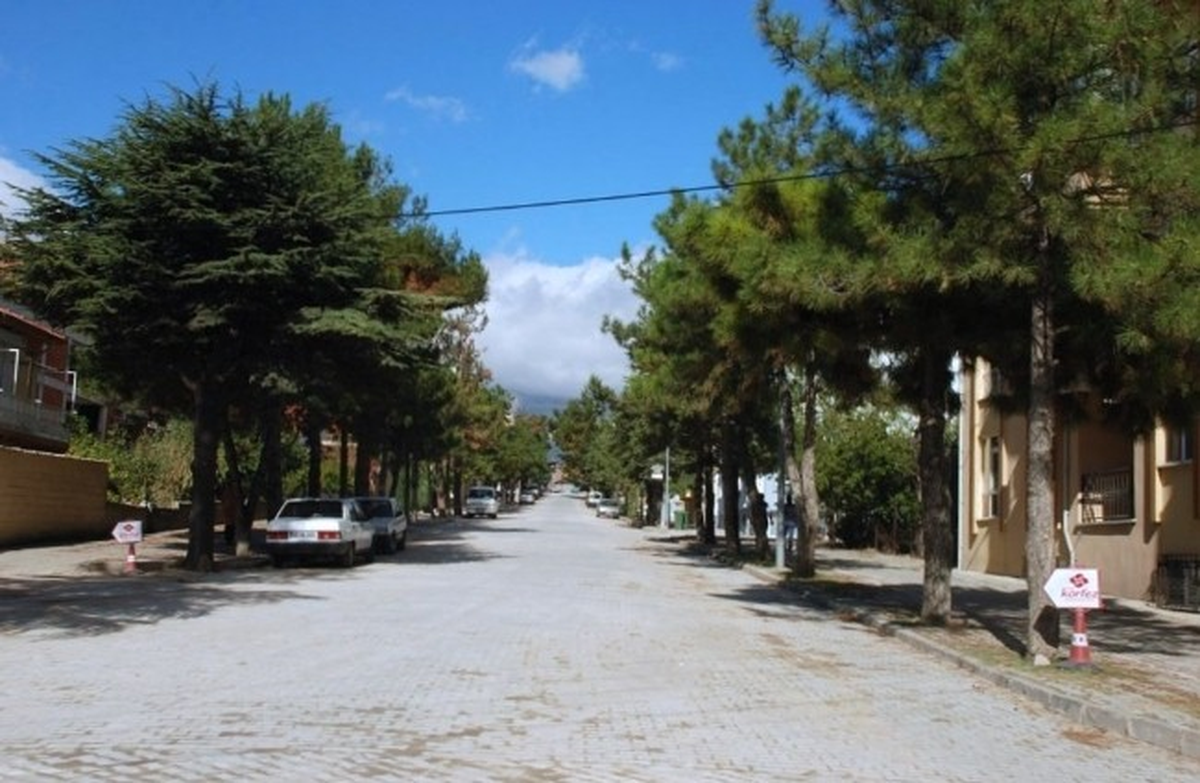 Gediz\'de Uluoymak Caddesi Düzenleme Çalışmaları Tamamlandı