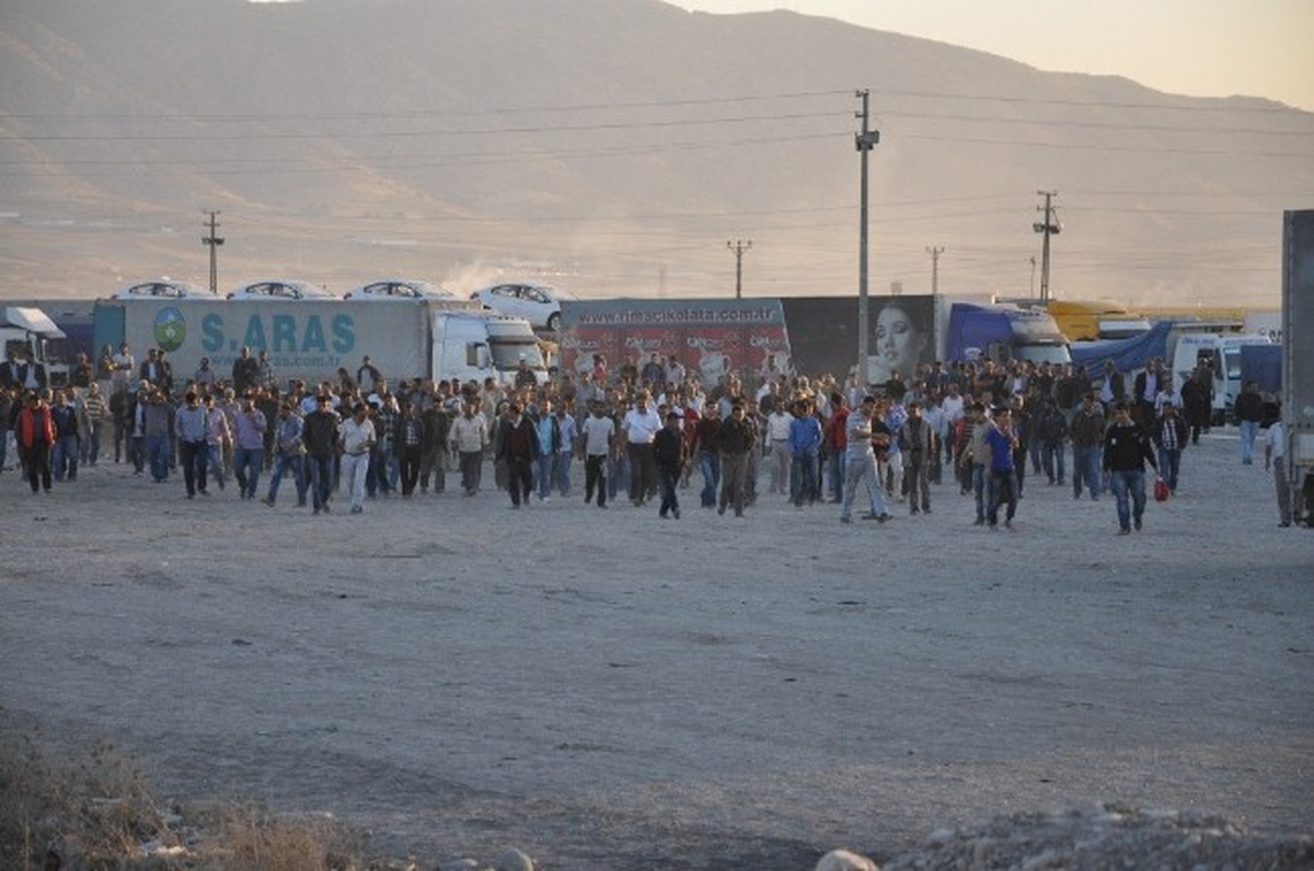 Habur Sınır Kapısı\'nda Yol Kapatma Eylemi