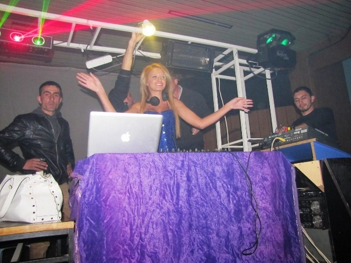 Hisarcık\'ta Gençler DJ Ece Toprak ile Çoştu