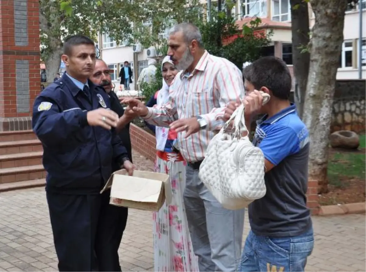 İslahiye\'de Parkta Sigara Satanlara Operasyon