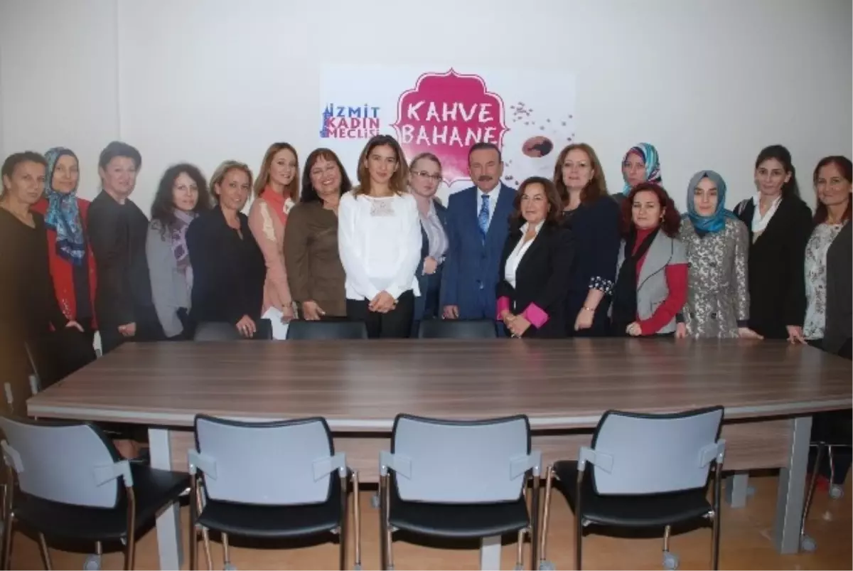 İzmit Belediyesi\'nden Kahve Bahane Sohbetleri