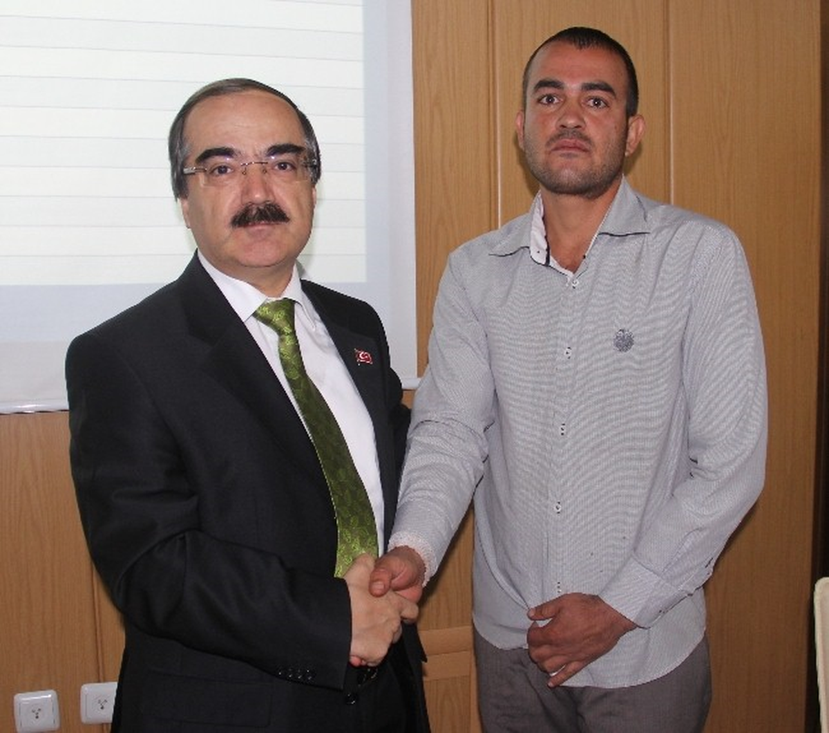 Kendisine Zarar Veren Gence Vali Sahip Çıktı