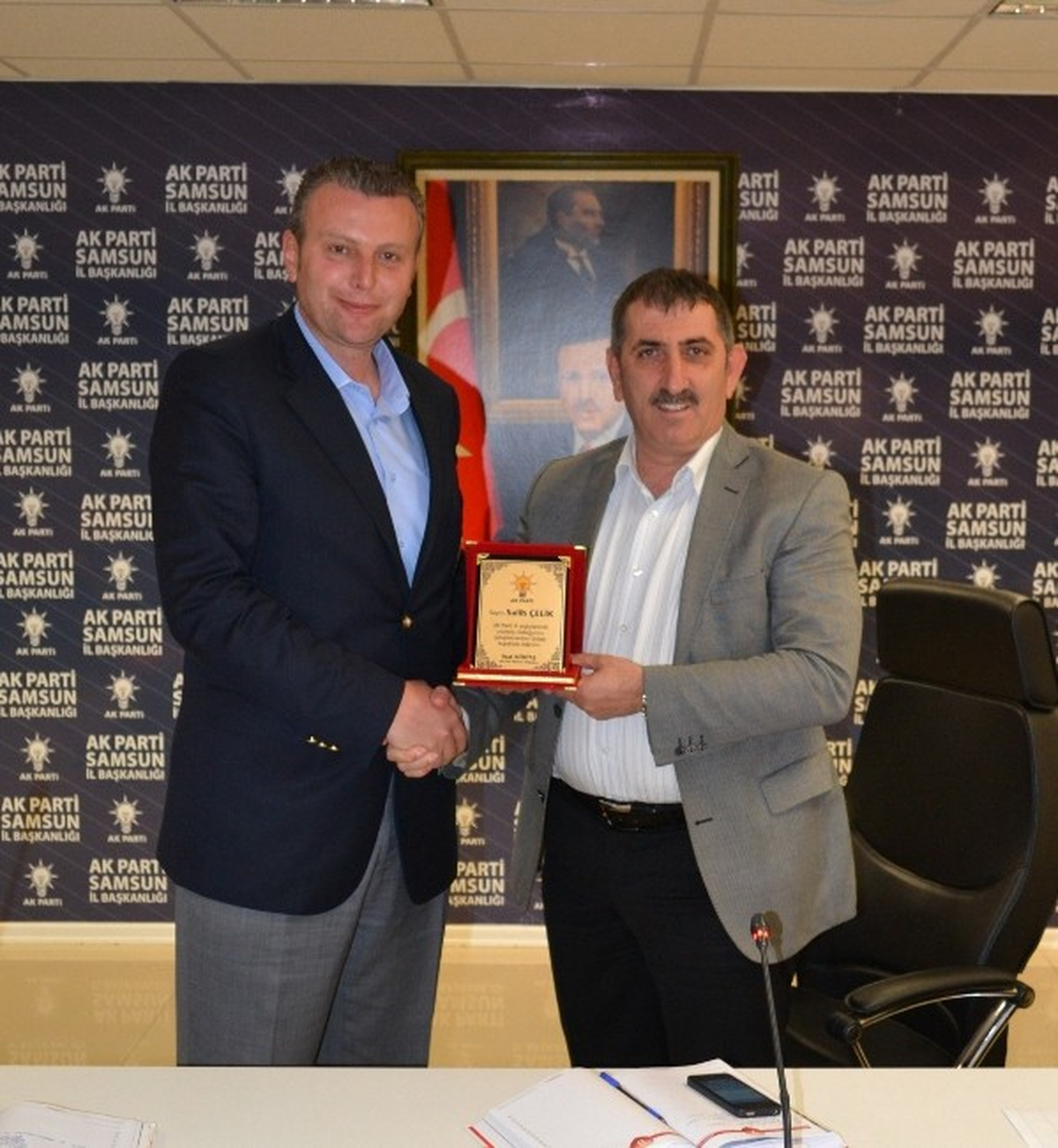 Köktaş\'tan Çelik\'e Teşekkür Plaketi