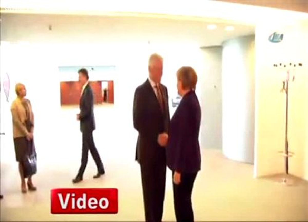 Merkel, Eski ABD Başkanı Clinton ile Görüştü