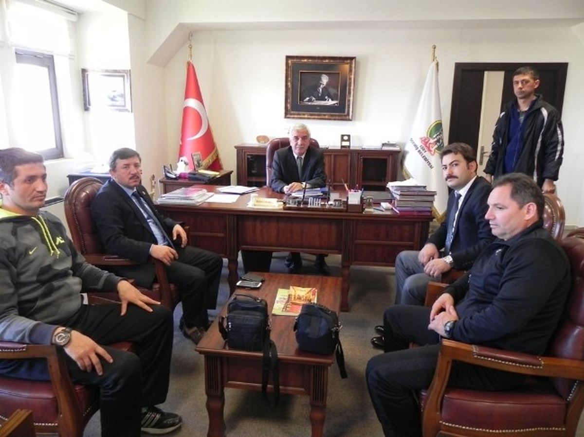 Ödemiş Saraçoğlu Stadı\'nın Aydınlatılmasına İl Müdürü Kaplan\'dan Destek