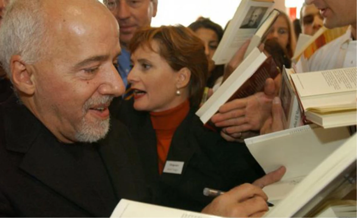 Paulo Coelho\'dan Frankfurt Protestosu