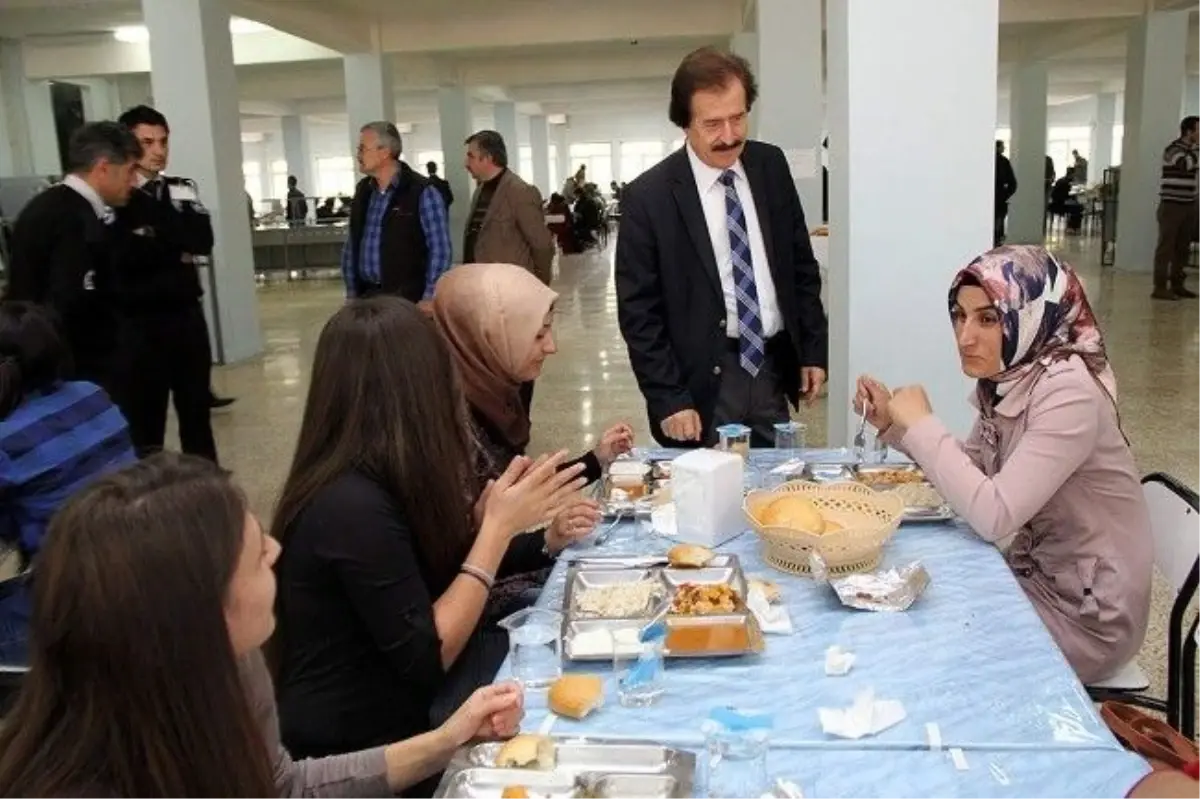 Rektör Kocacık, Öğrencilerin Sorunlarını Dinledi