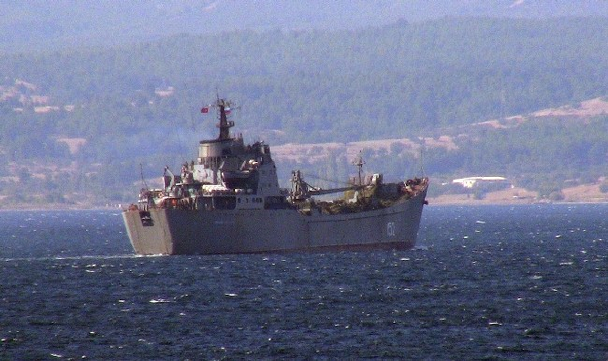 Rus Savaş Gemileri Çanakkale Boğazı\'ndan Geçti