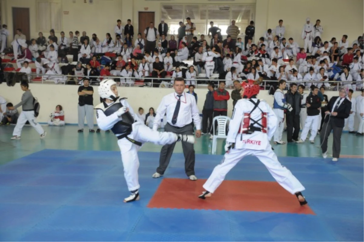 Taekwondo Şampiyonası Nefes Kesti