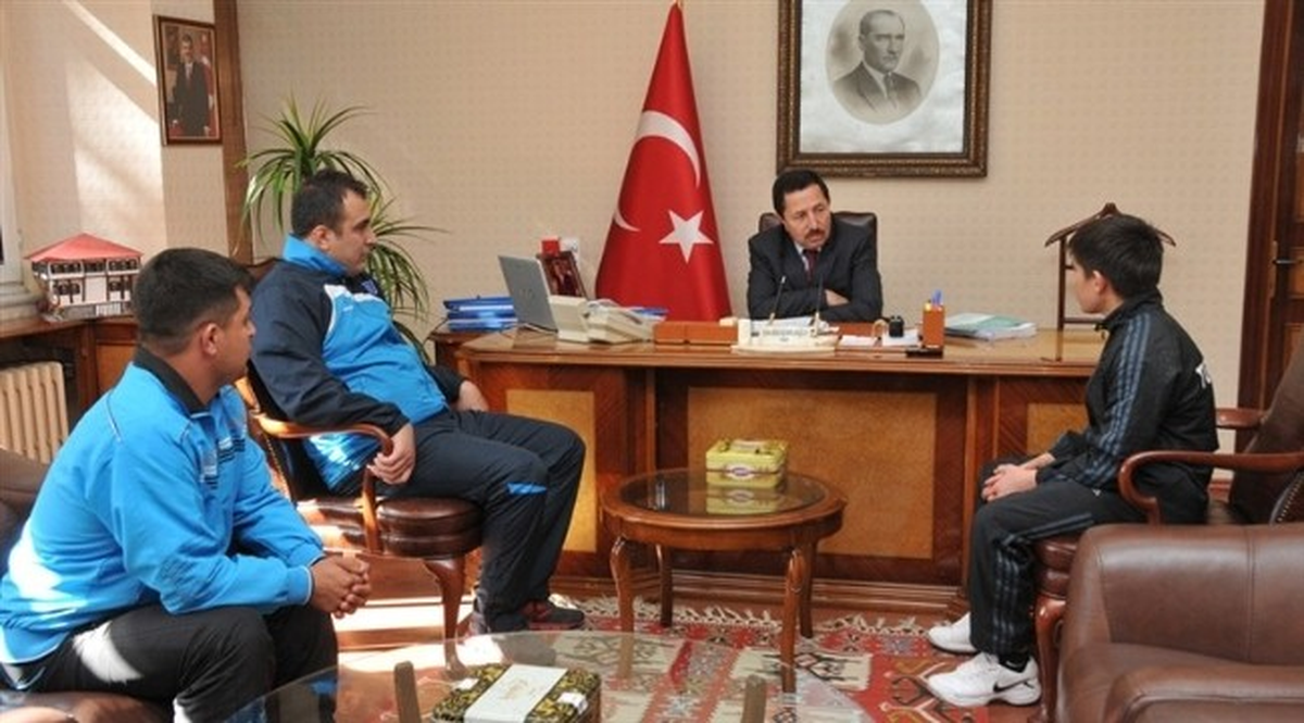 Vali Balkanlıoğlu Başarılı Güreşçileri Ağırladı