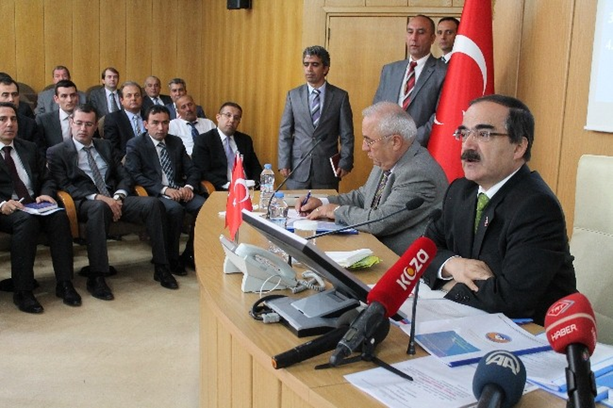 Vali Coş, Kamu Kurumlarından Vatandaşa "Cansiperane" Hizmet İstedi