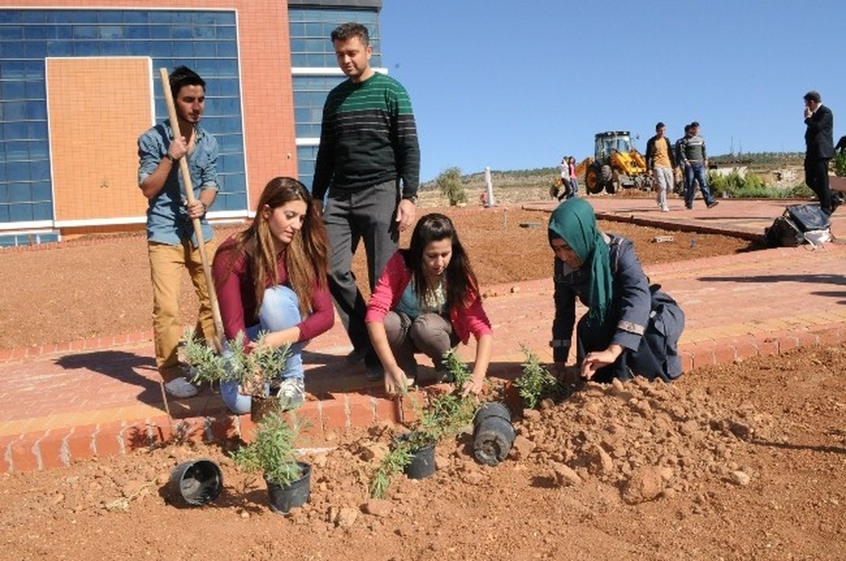 Yeşil Üniversite İçin Bir Fidan da Öğrencilerden