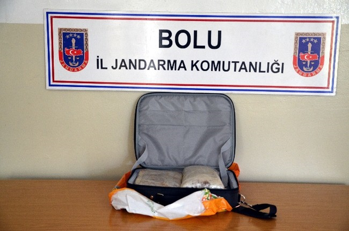 Yolcunun Bilgisayar Çantasından Esrar Çıktı