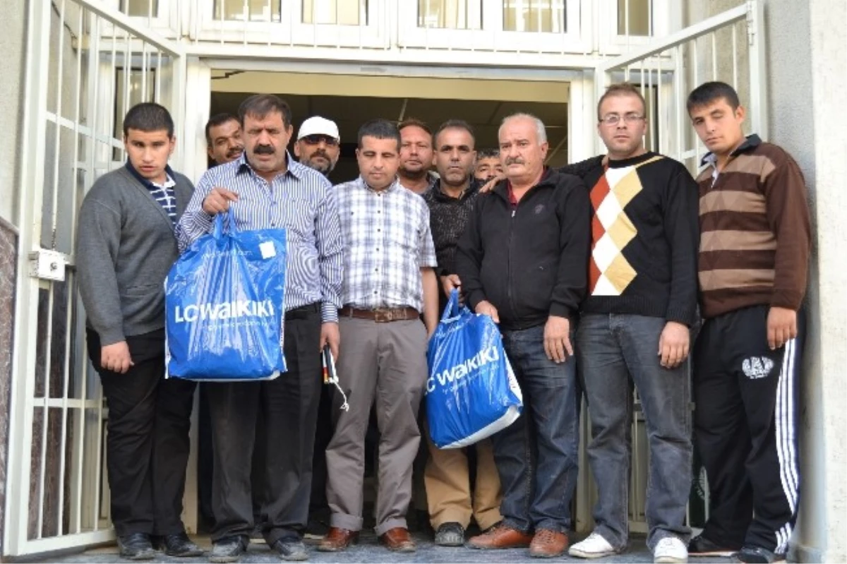 Adana\'da 300 Görme Engelliye Giysi Yardımı