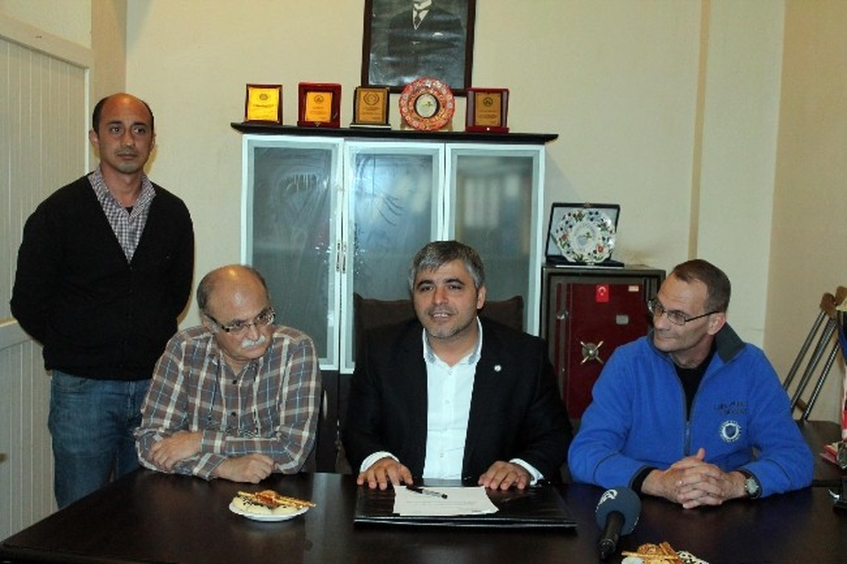 ABD\'li Antrenör Fisher 2 Yıllık İmza Attı