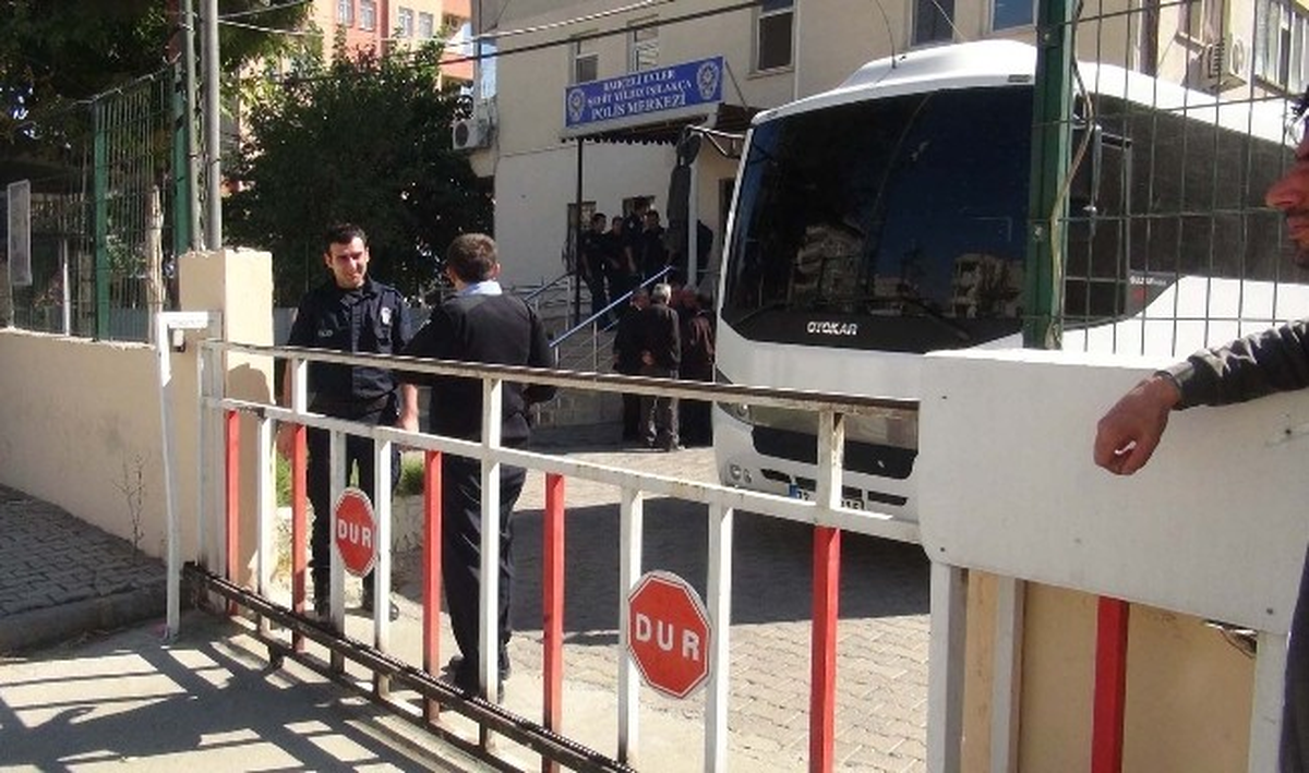 Adliye Koridorunda Köylüler ile Avukat Arasında Kavga Çıktı