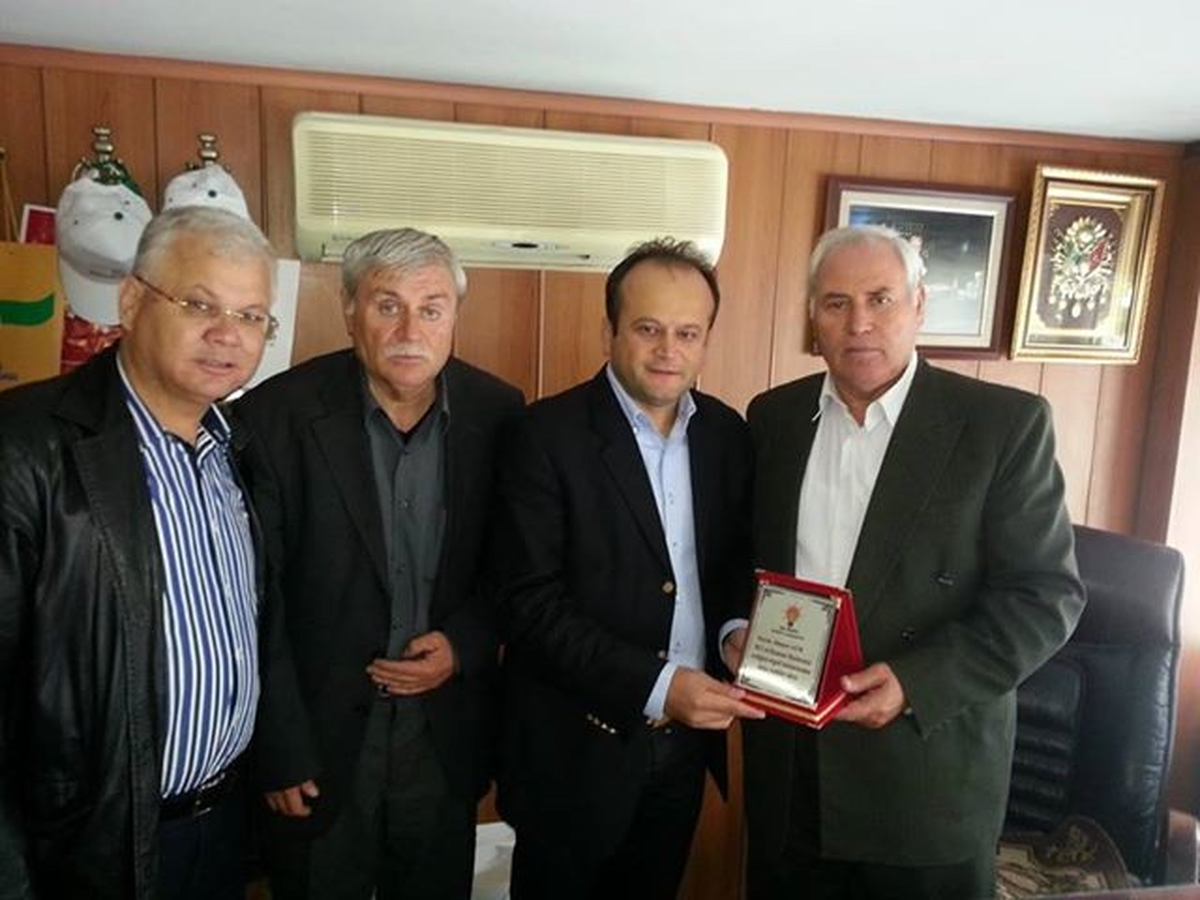 AK Parti Uzunköprü İlçe Başkanı Yılmaz, Plaket Hediye Etti