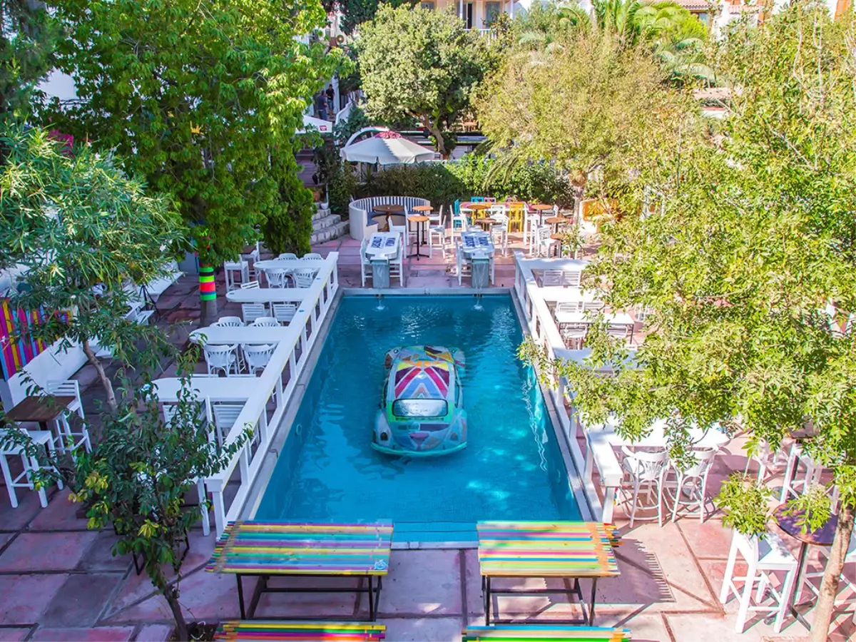 Alaçatı\'da "Curcuna" Hiç Bitmez!
