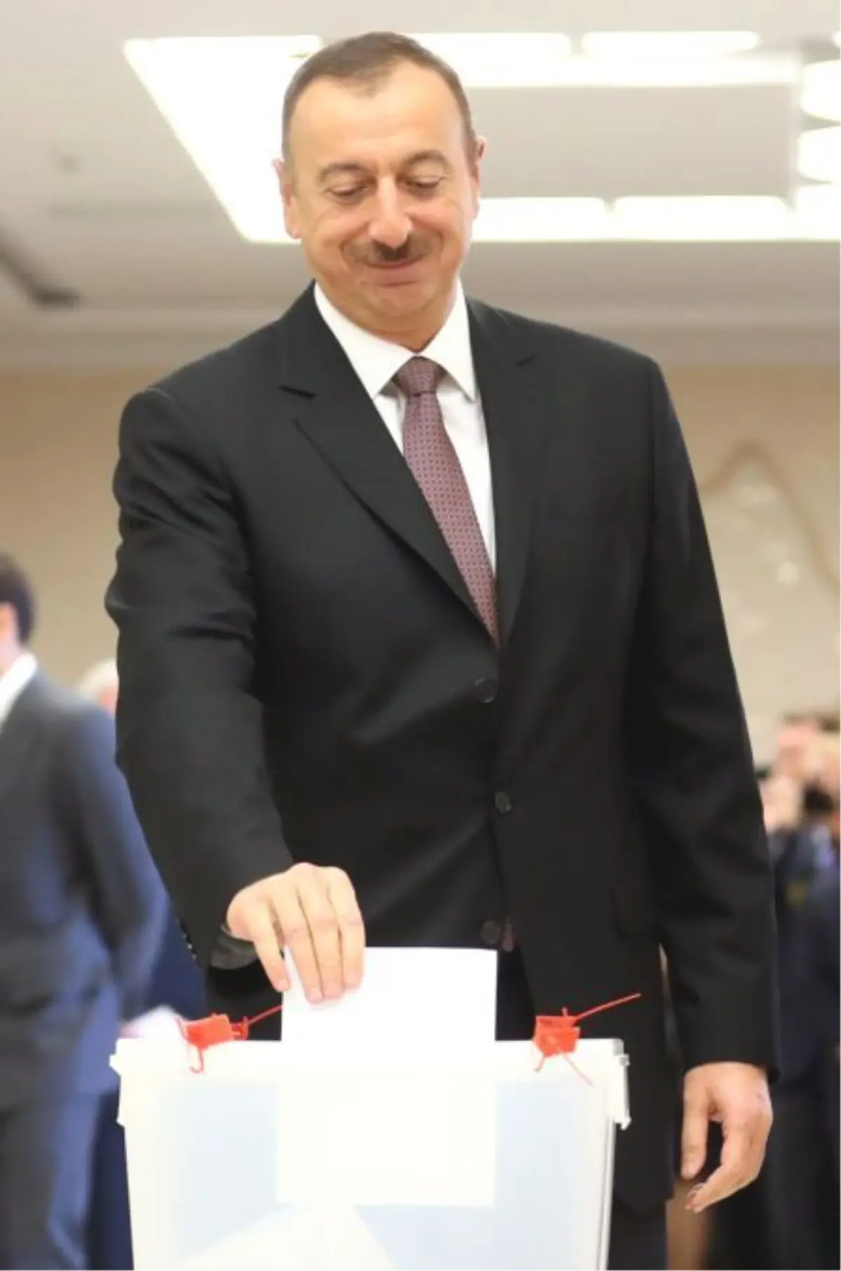 Aliyev\'in Azerbaycan Cumhurbaşkanlığı\'na Yeniden Seçilmesi