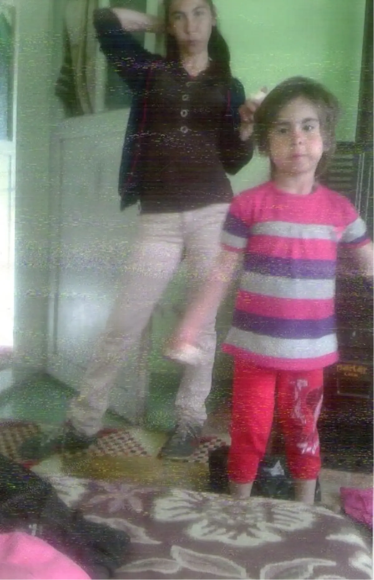 Altı Gündür Kayıp Karısı ve Kızını Arıyor