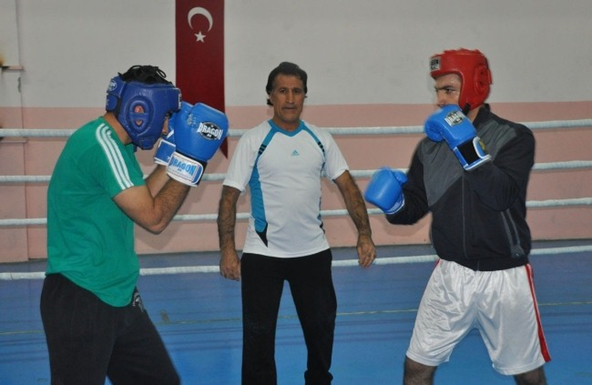 Malatya\'da Boks Şampiyonları Madalyalarını Aldı