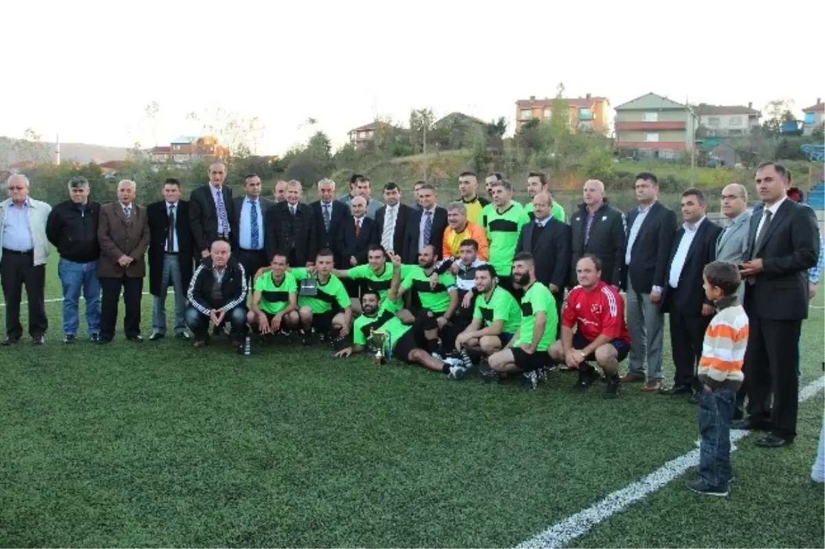 Armutçuk Şemsi Denizer Futbol Turnuvası Sona Erdi