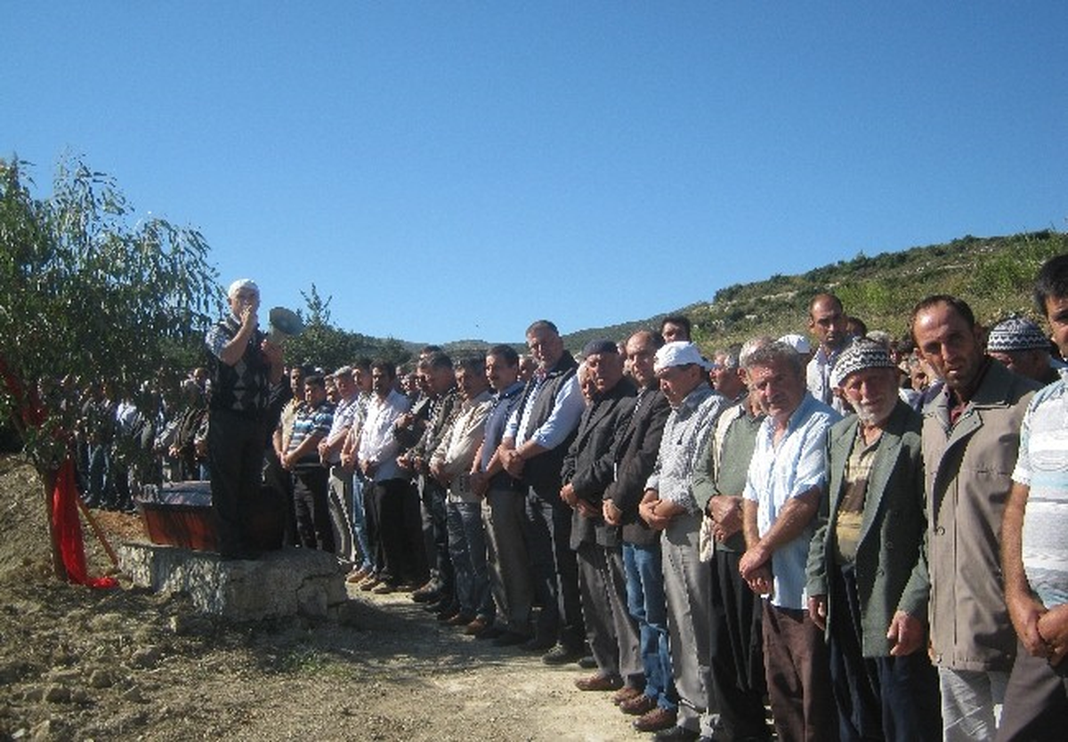 Avda Akrabasını Vurdu