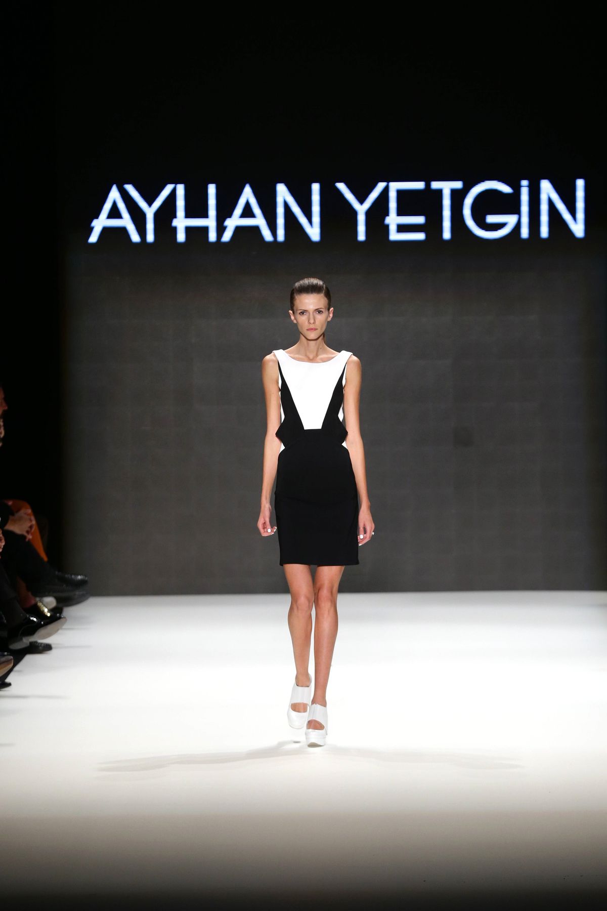 Ayhan Yetgin Koleksiyınlarında Net Bir Kadın Yansıtıyor