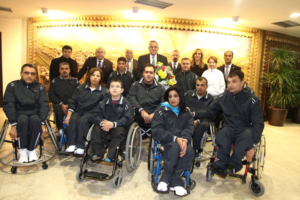 Başkan Güzelbey\'den Basketçilere Süper Prim
