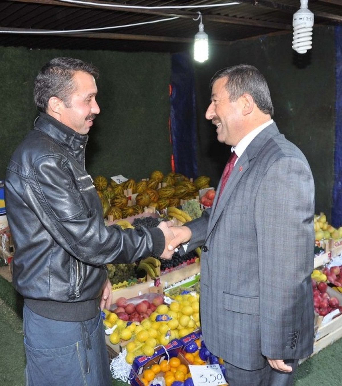 Başkan Karabacak Esnafı Ziyaret Etti