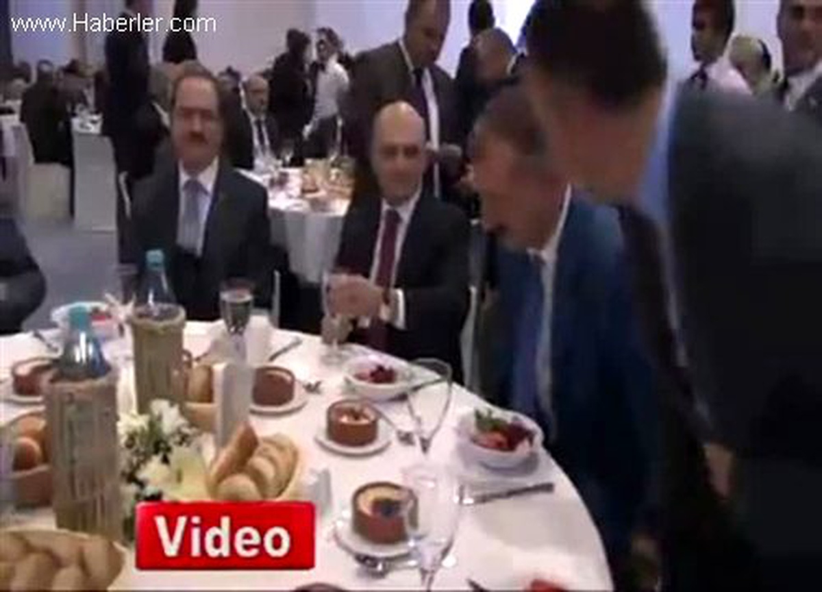 Bayraktar, Bakanlık Çalışanlarıyla Yemekte Bir Araya Geldi