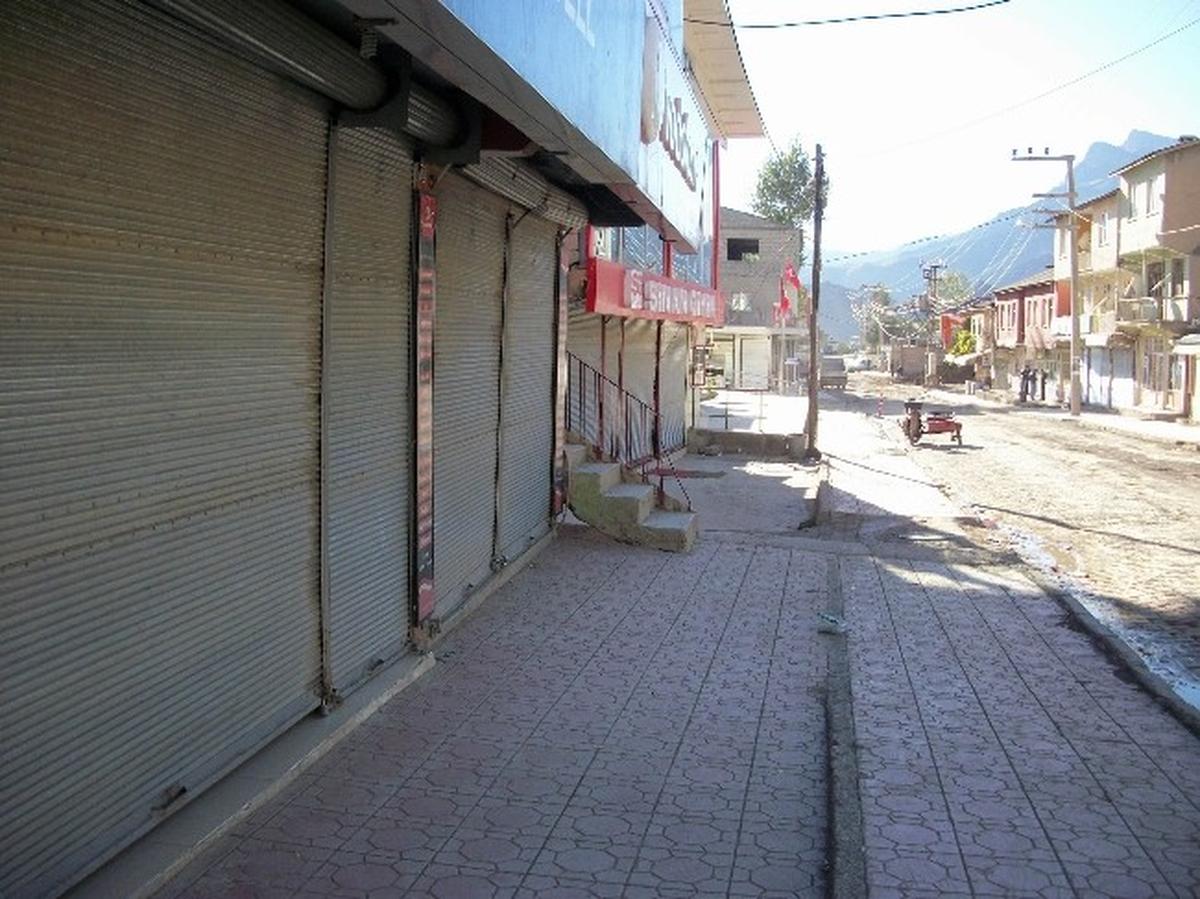Beytüşşebap\'ta Esnaf Kepenk Kapattı