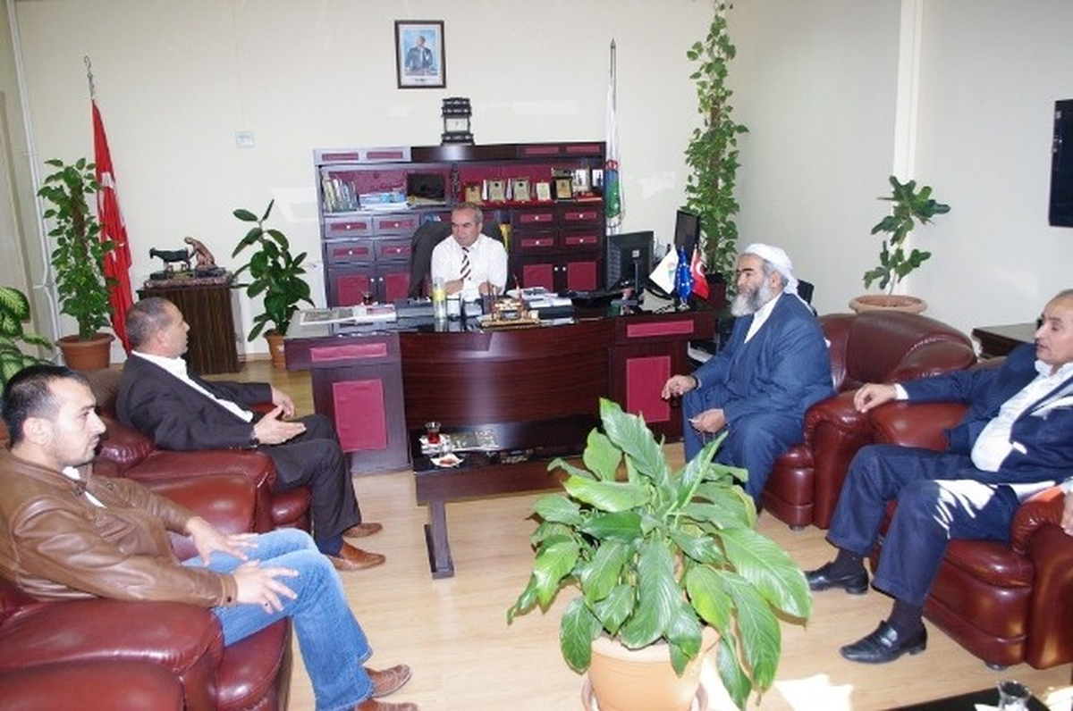 Buhara Kültür ve Eğitim Derneğinden Başkanvekili Burun\'a Plaket