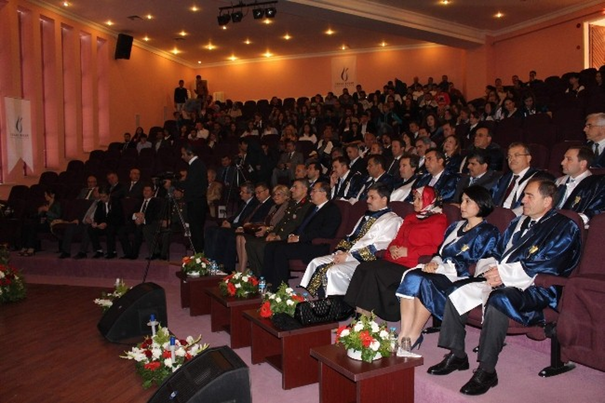 Celal Bayar Üniversitesi Eğitime Başladı
