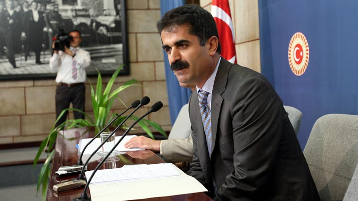 Chp\'li Aygün: Ahmet Şahbaz Halen Neden Görevdedir?