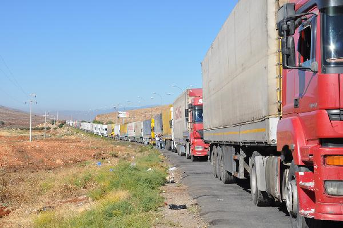 Cilvegözü\'nde 10 Kilometrelik Tır Kuyruğu
