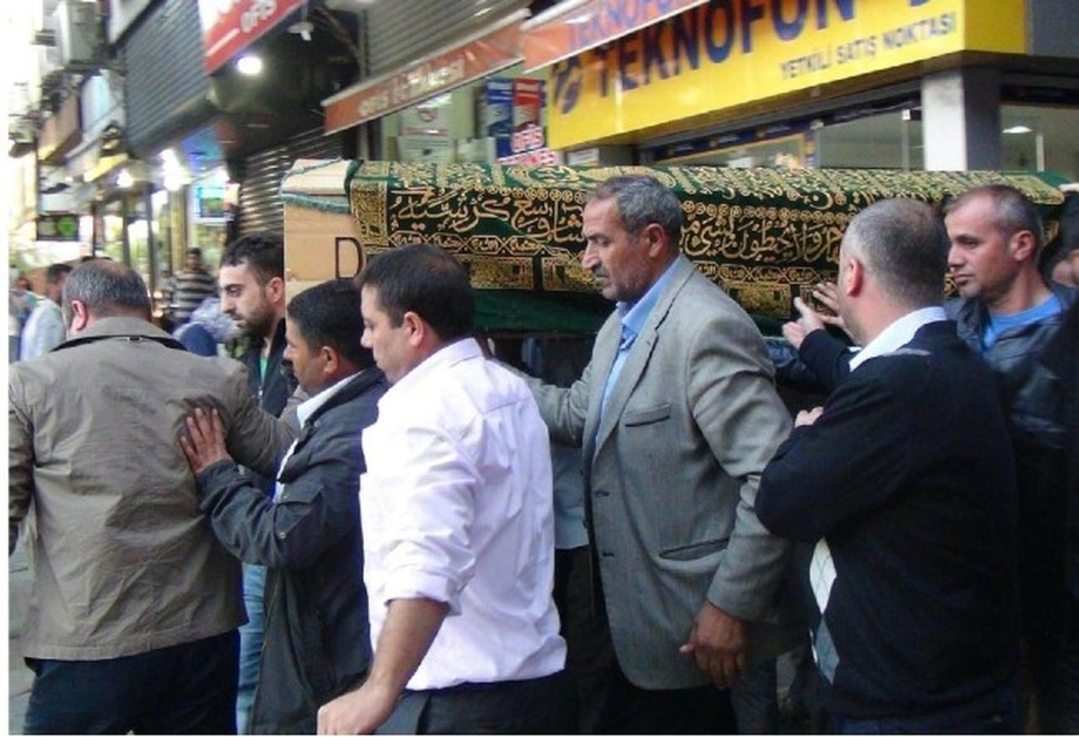 Diyarbakır\'da Şofbenden Zehirlenen Kadın Hayatını Kaybetti