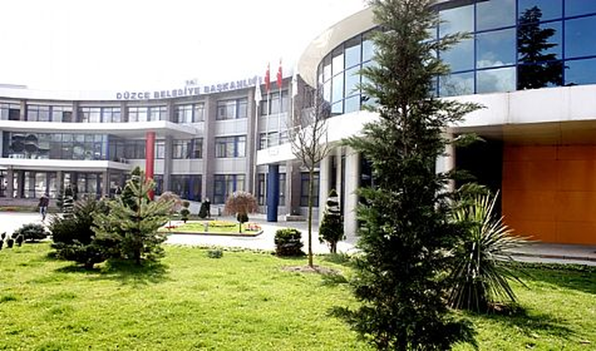Düzce Belediyesi, Esnafa Kaldırım İzni Verdi