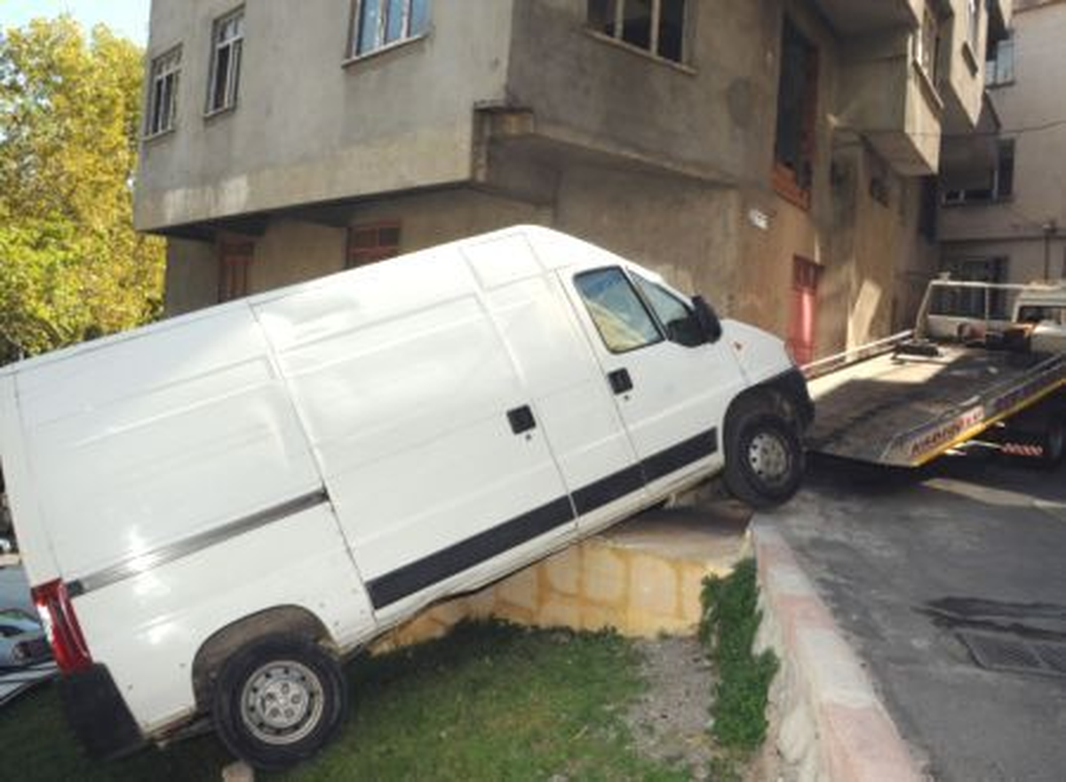 El Freni Boşalan Minibüs Şans Eseri Durdu