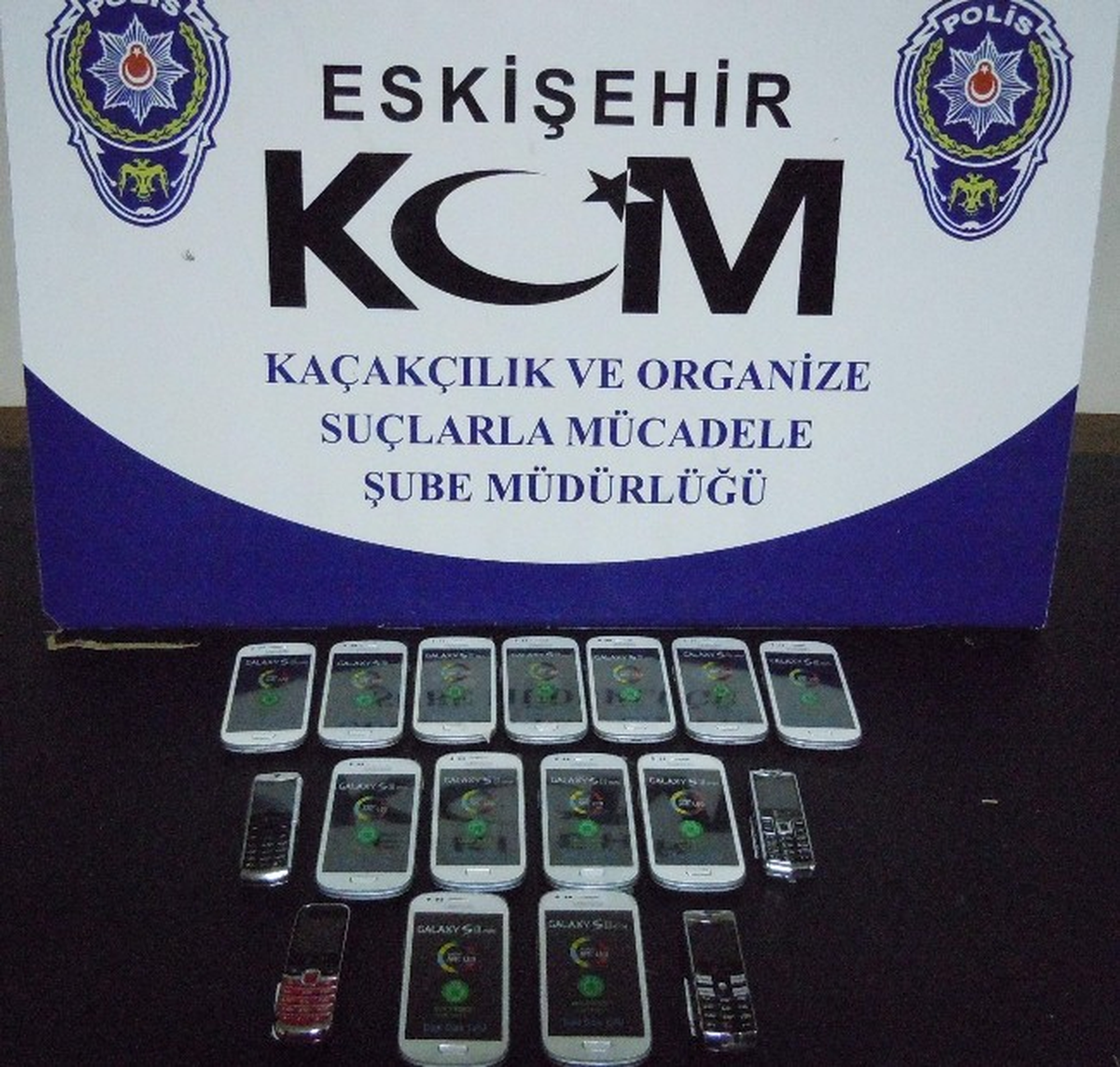 Eskişehir\'de Kaçak Cep Telefonu ve Sigara Operasyonu
